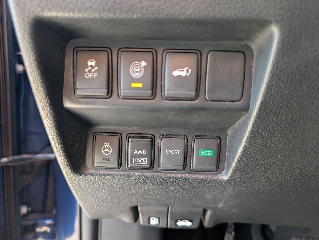 2017 Nissan Rogue Image 34