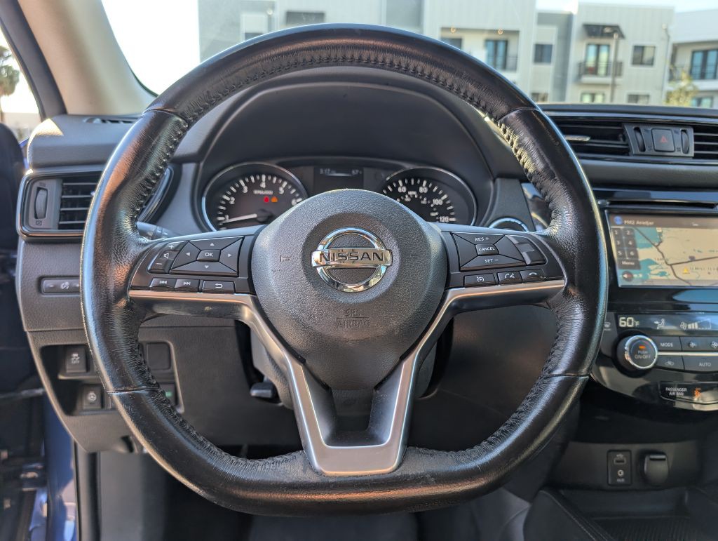 2017 Nissan Rogue Image 36