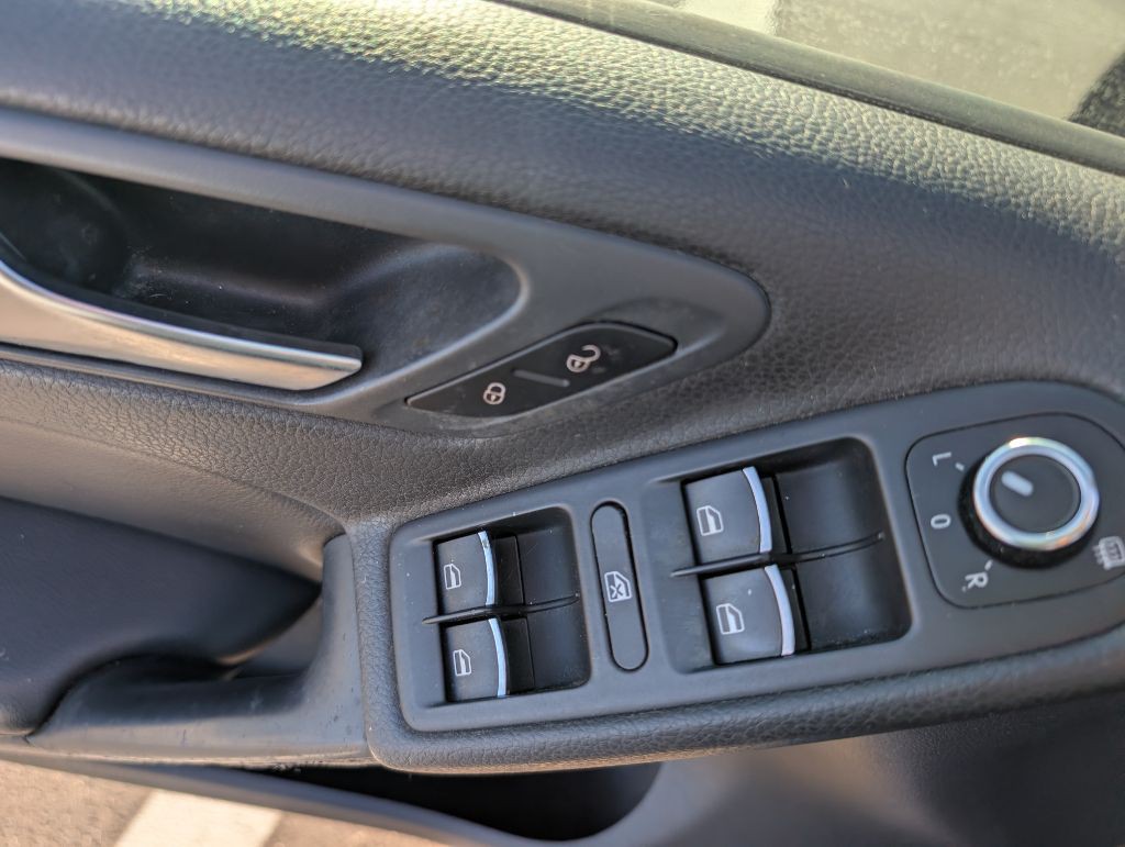 2013 Volkswagen GTI Image 29