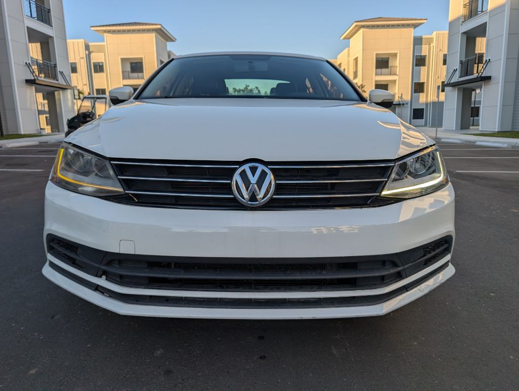2017 Volkswagen Jetta Image 2
