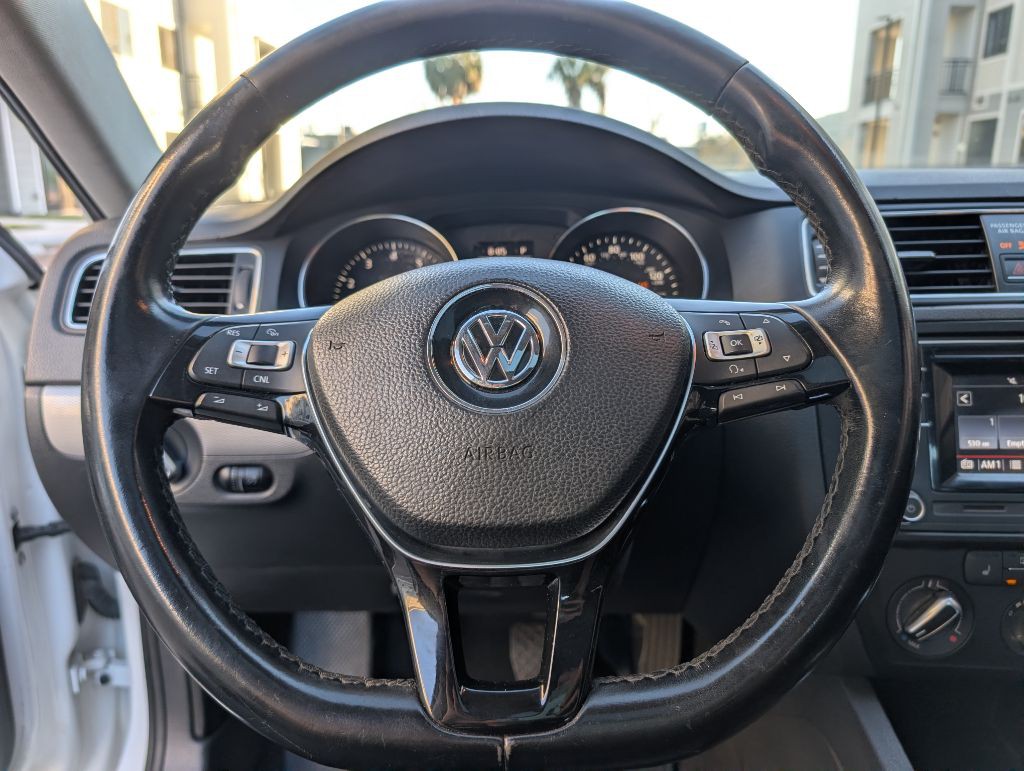 2017 Volkswagen Jetta Image 30