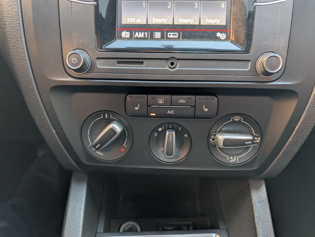 2017 Volkswagen Jetta Image 35