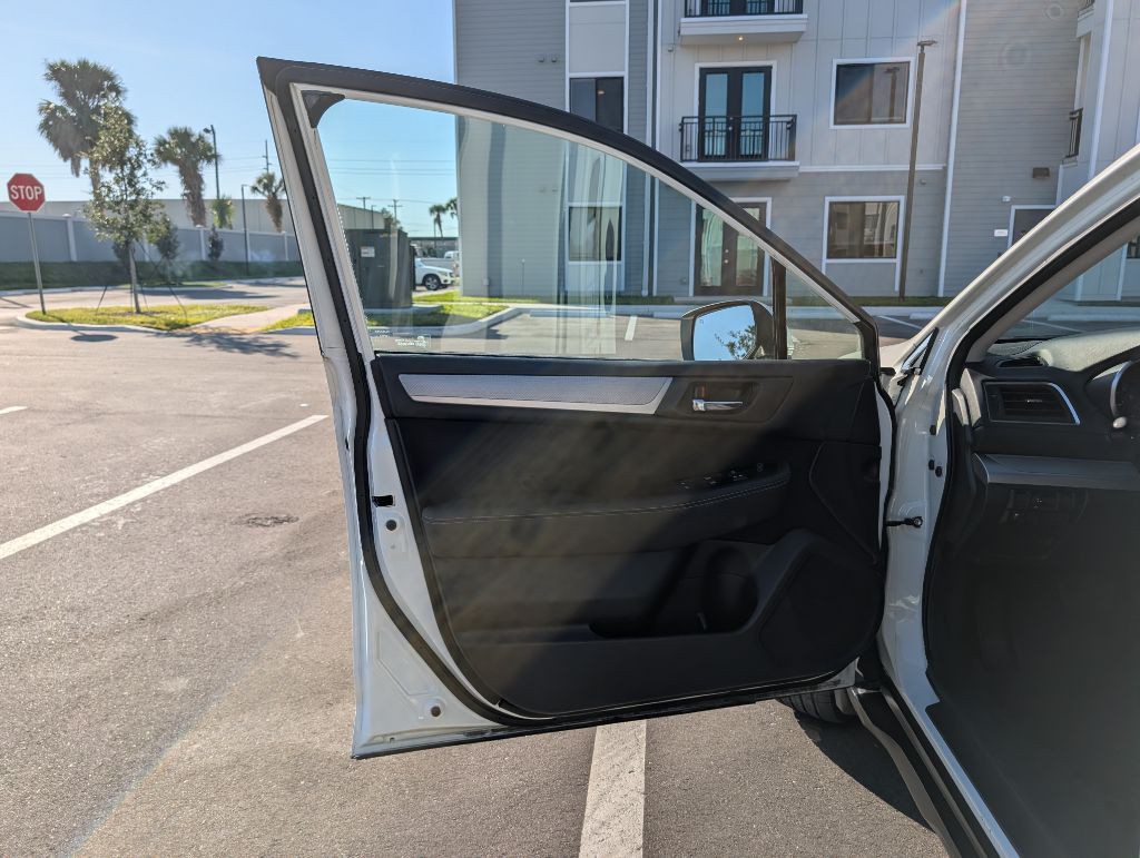 2015 Subaru Outback Image 17