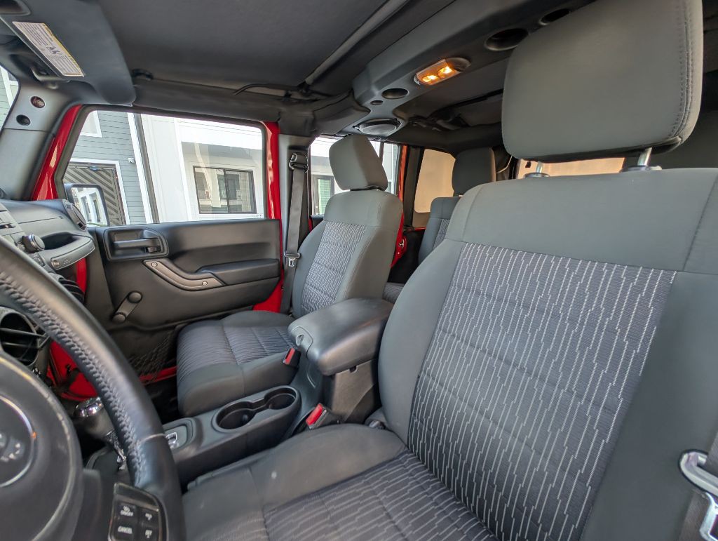 2012 Jeep Wrangler Unlimited Image 16