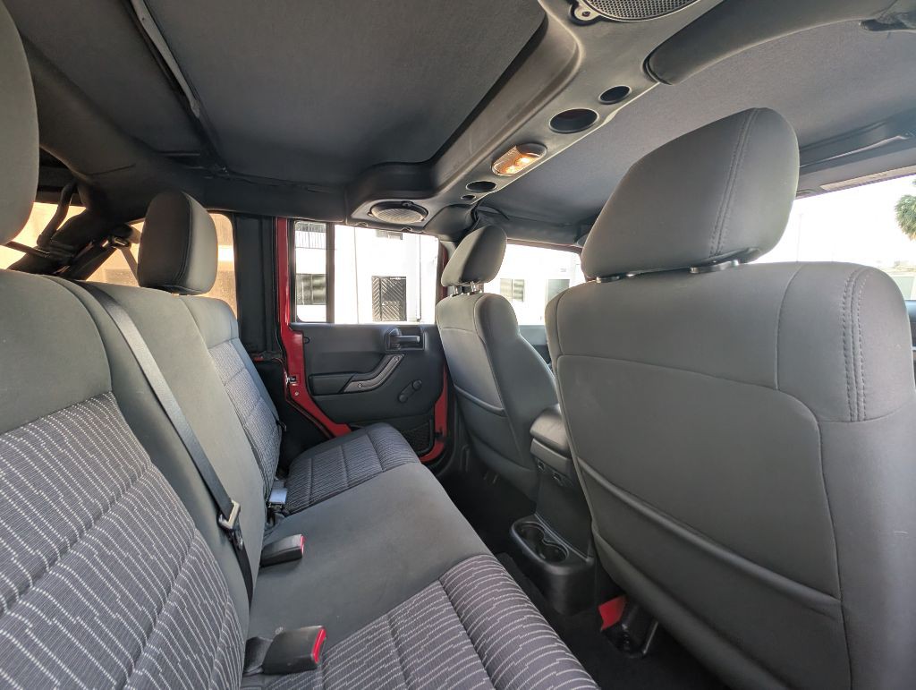 2012 Jeep Wrangler Unlimited Image 21