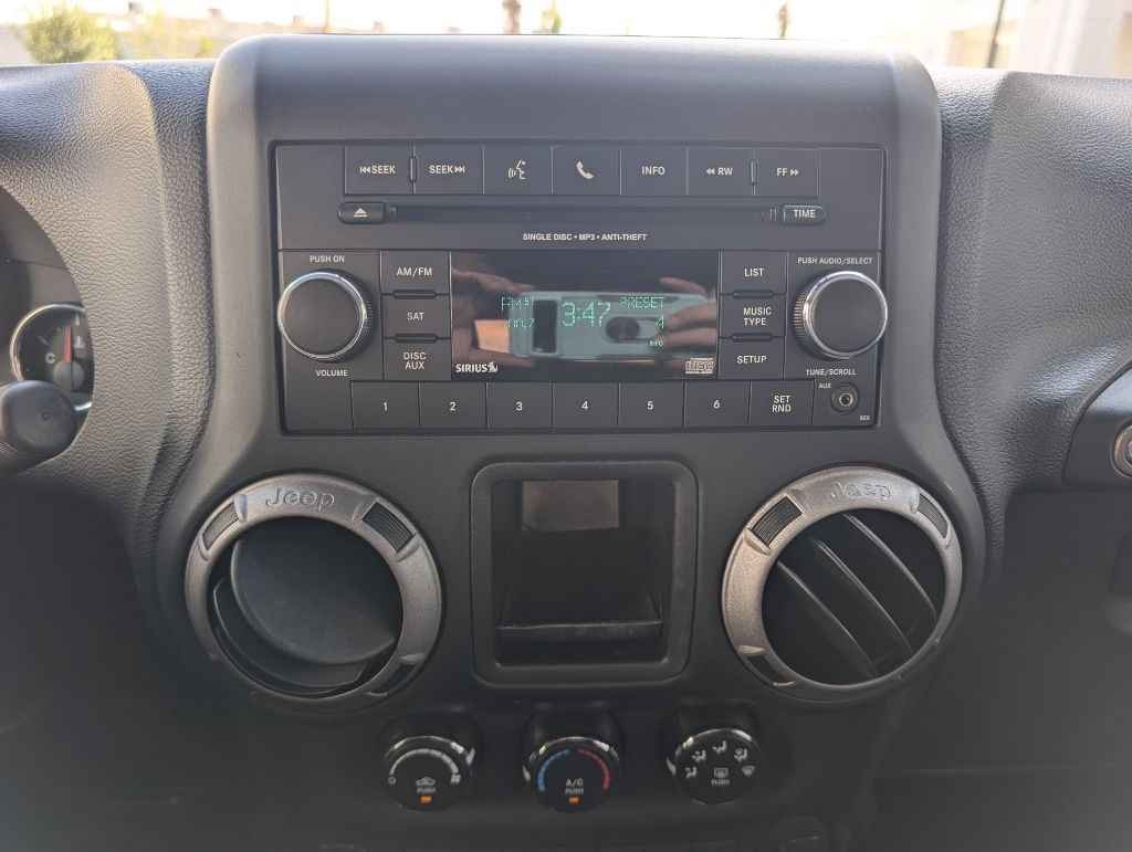 2012 Jeep Wrangler Unlimited Image 29