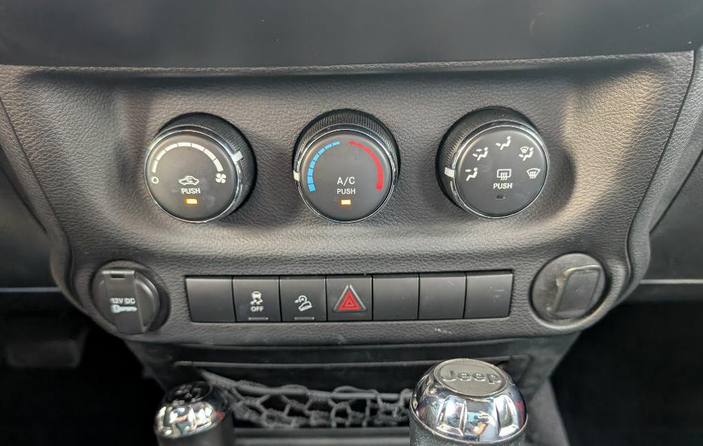 2012 Jeep Wrangler Unlimited Image 30