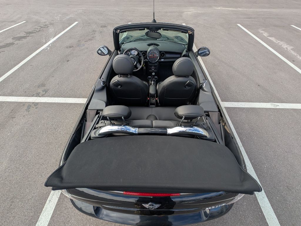 2015 MINI Cooper Image 14