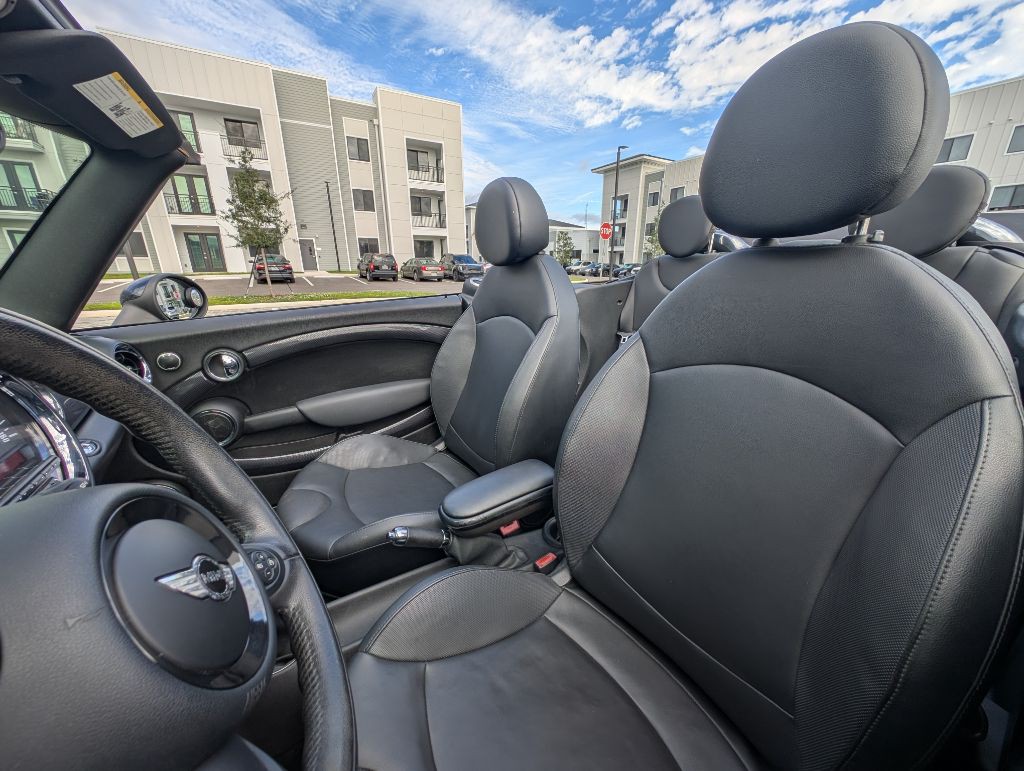 2015 MINI Cooper Image 21