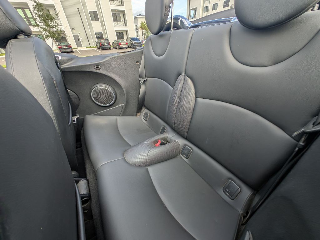 2015 MINI Cooper Image 22