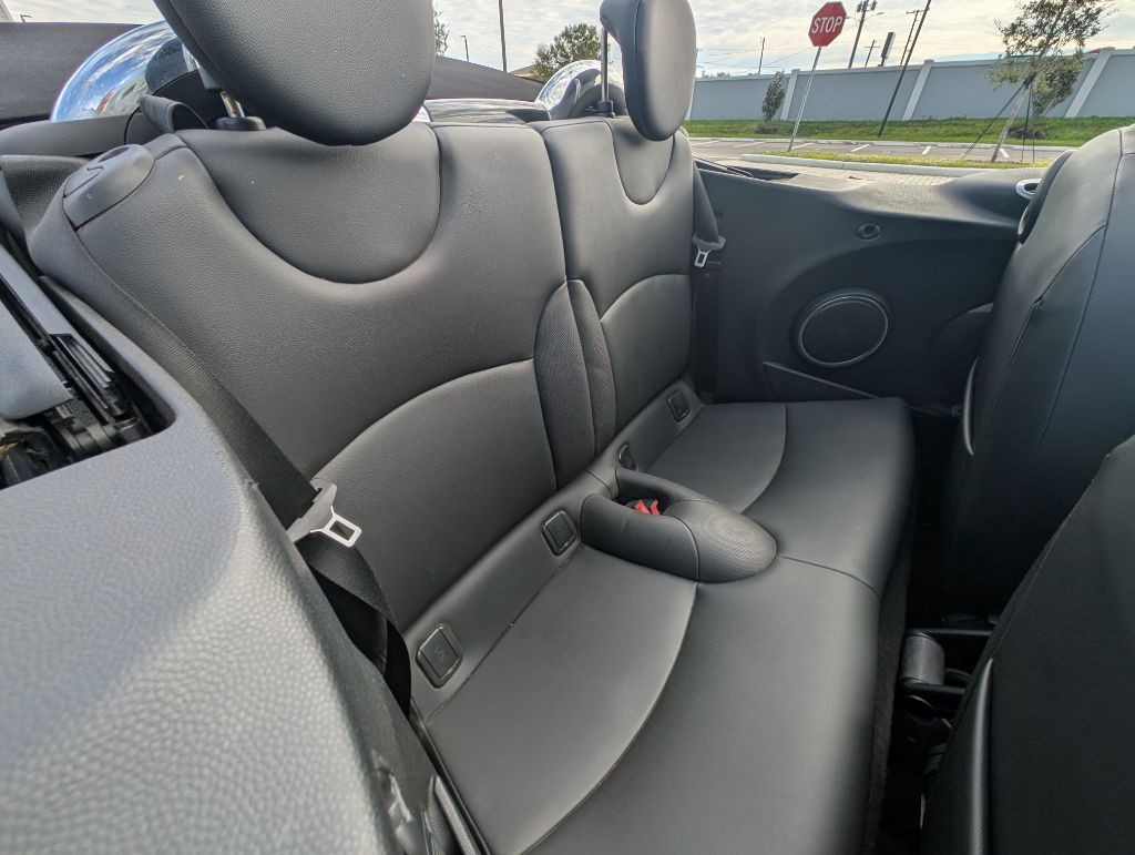 2015 MINI Cooper Image 23