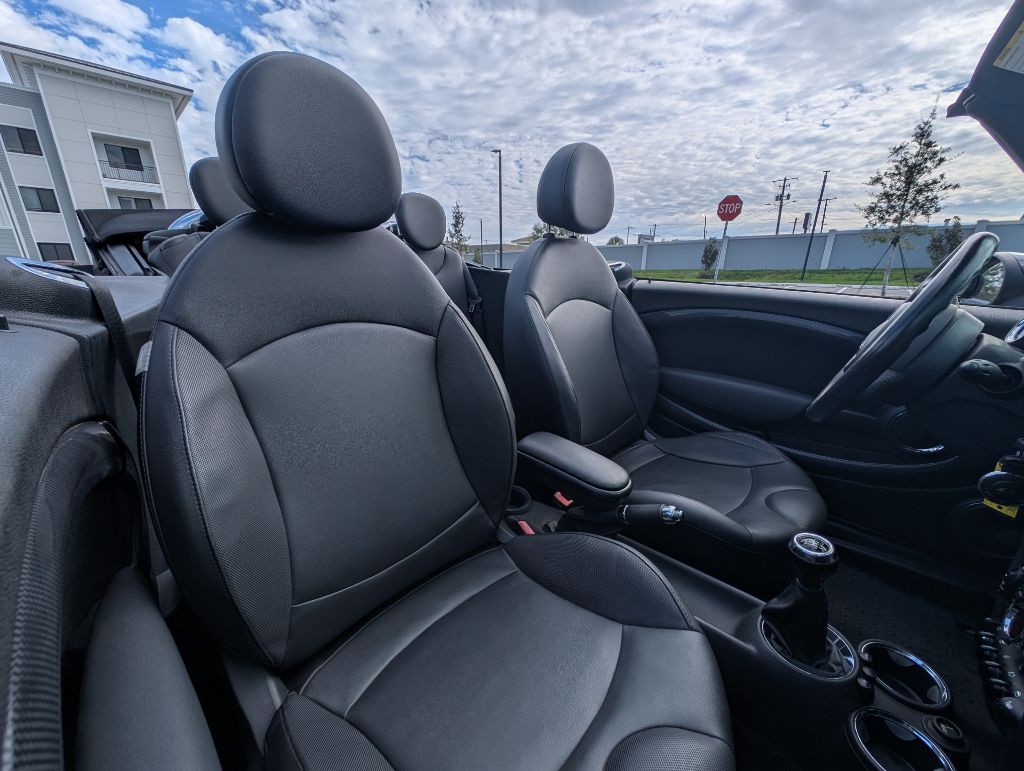 2015 MINI Cooper Image 24