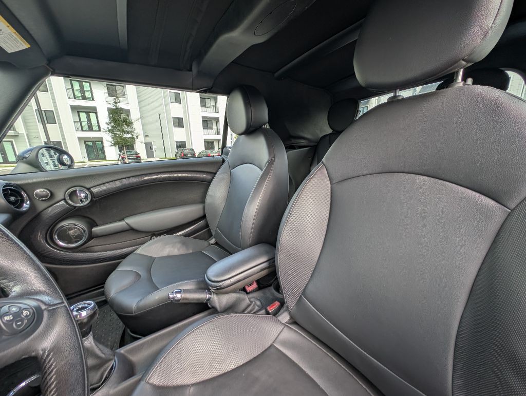 2015 MINI Cooper Image 29