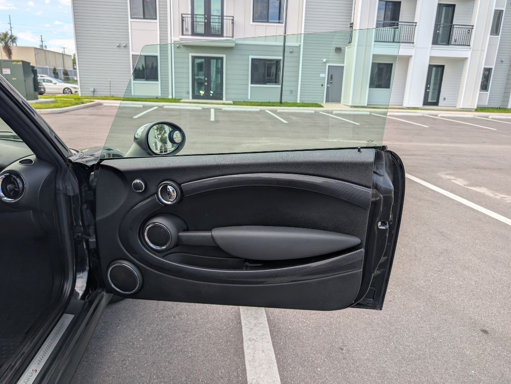 2015 MINI Cooper Image 31