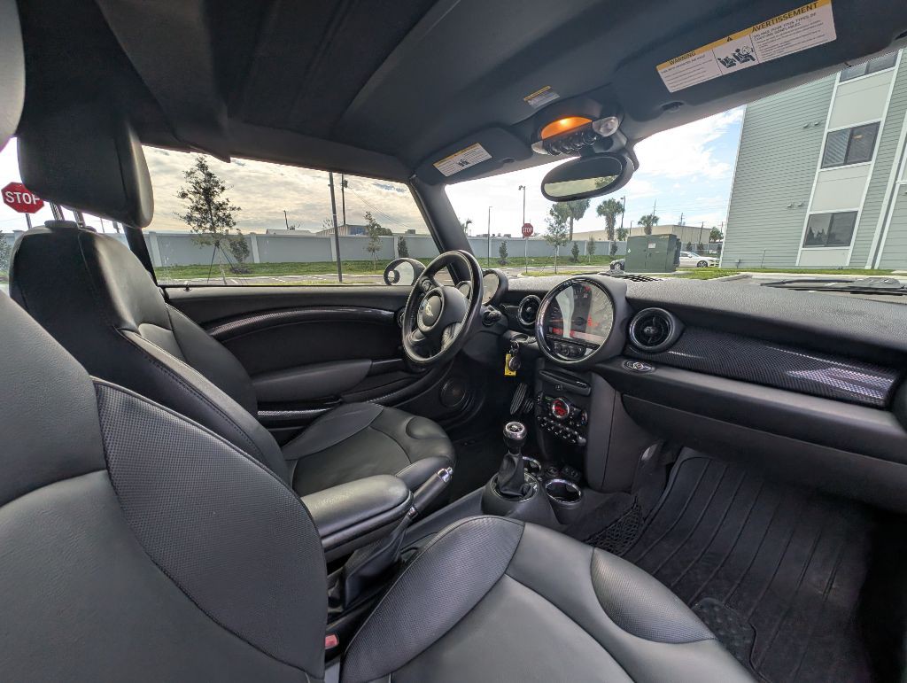 2015 MINI Cooper Image 32