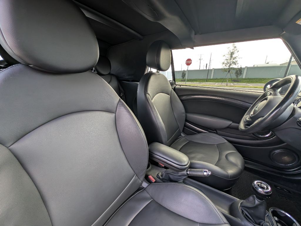 2015 MINI Cooper Image 33