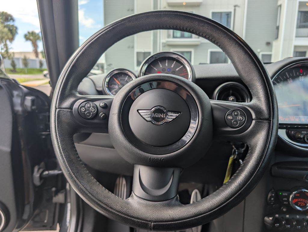 2015 MINI Cooper Image 36