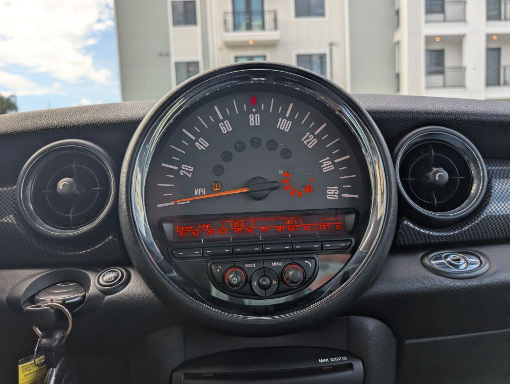 2015 MINI Cooper Image 38