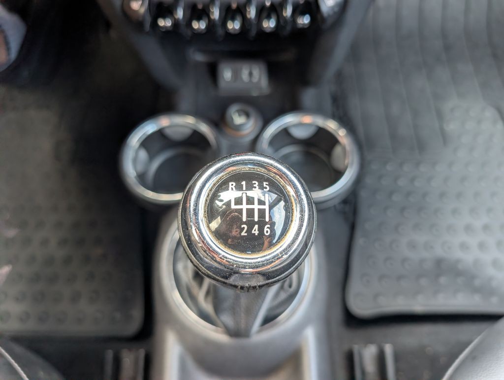 2015 MINI Cooper Image 39