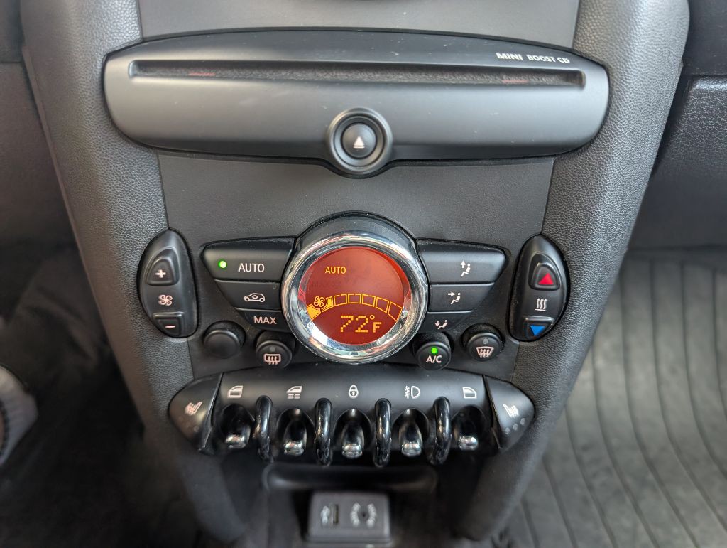 2015 MINI Cooper Image 40