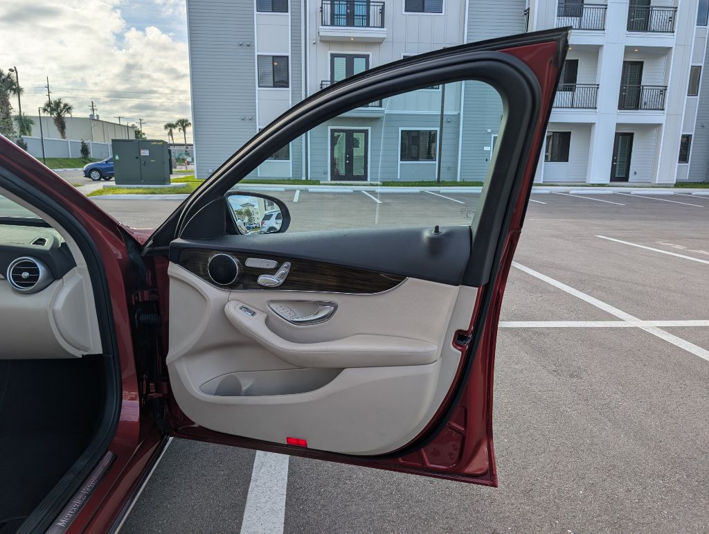 2018 Mercedes-Benz C-Class Image 23