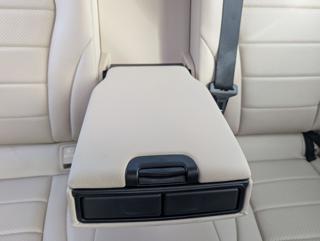 2018 Mercedes-Benz C-Class Image 27