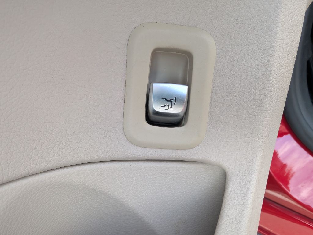 2018 Mercedes-Benz C-Class Image 34