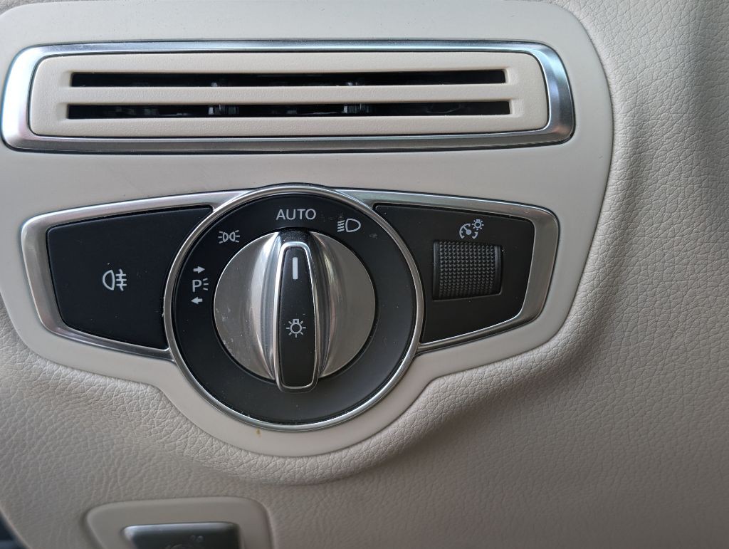 2018 Mercedes-Benz C-Class Image 37