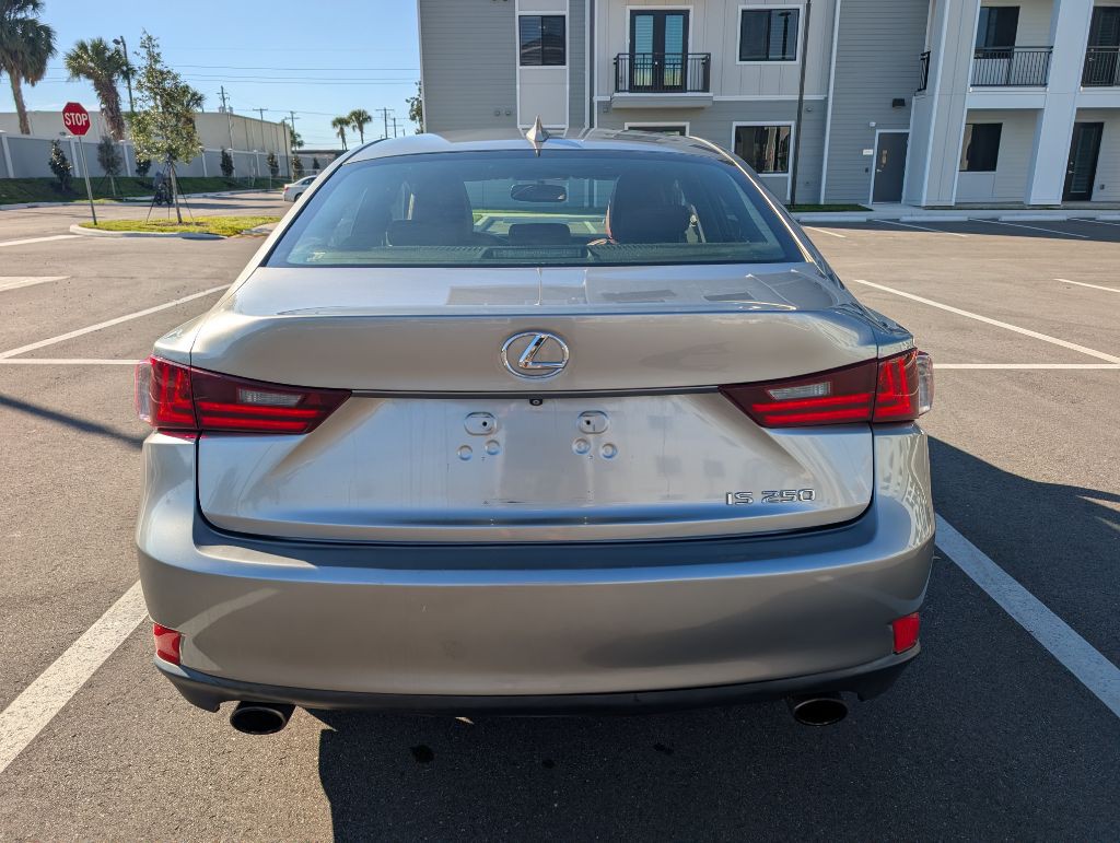 2015 Lexus IS Image 8