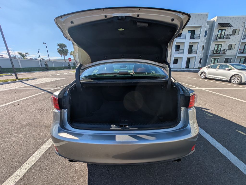 2015 Lexus IS Image 13