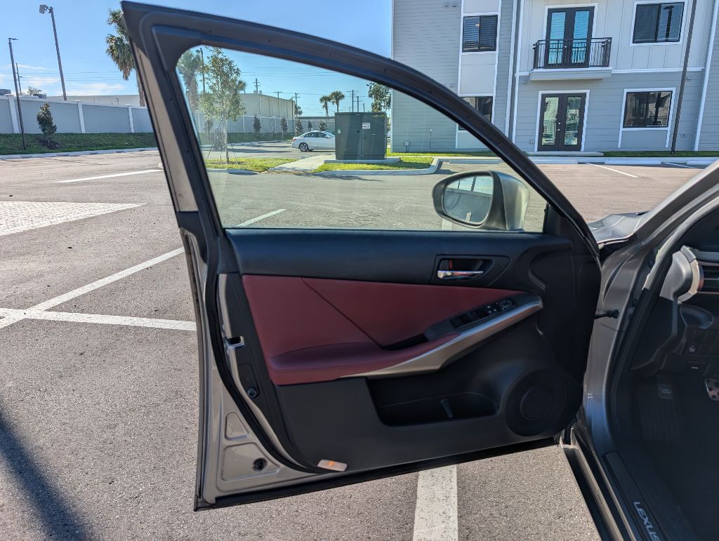 2015 Lexus IS Image 14