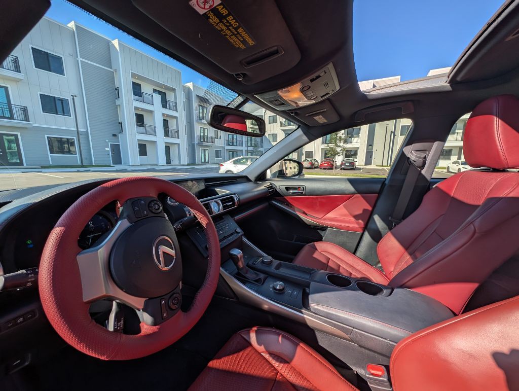 2015 Lexus IS Image 15