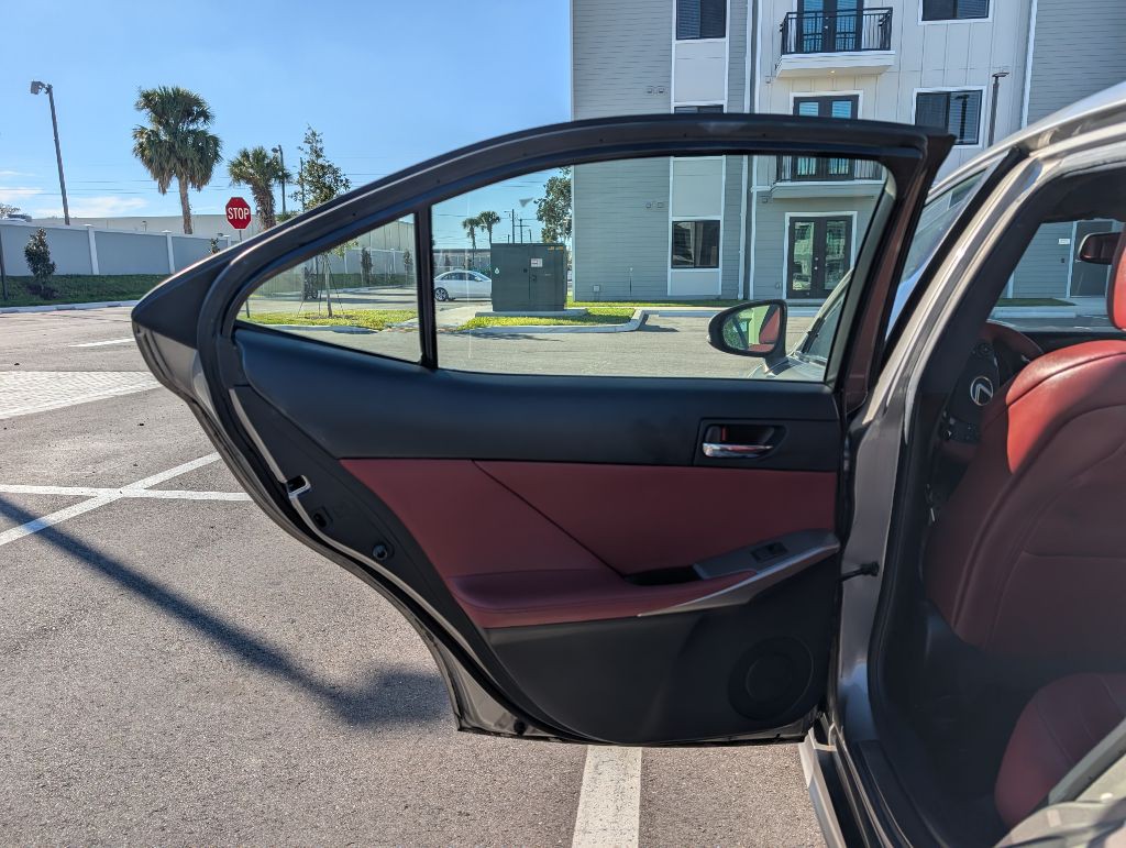 2015 Lexus IS Image 17