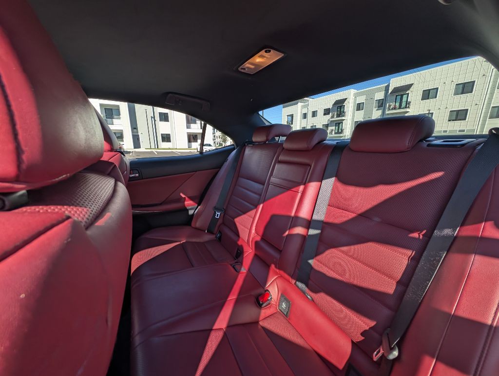 2015 Lexus IS Image 19