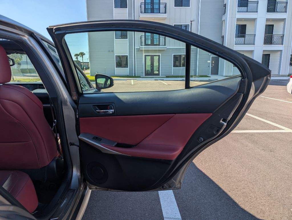 2015 Lexus IS Image 20