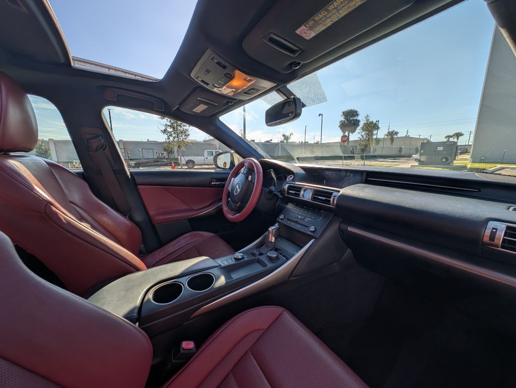 2015 Lexus IS Image 24