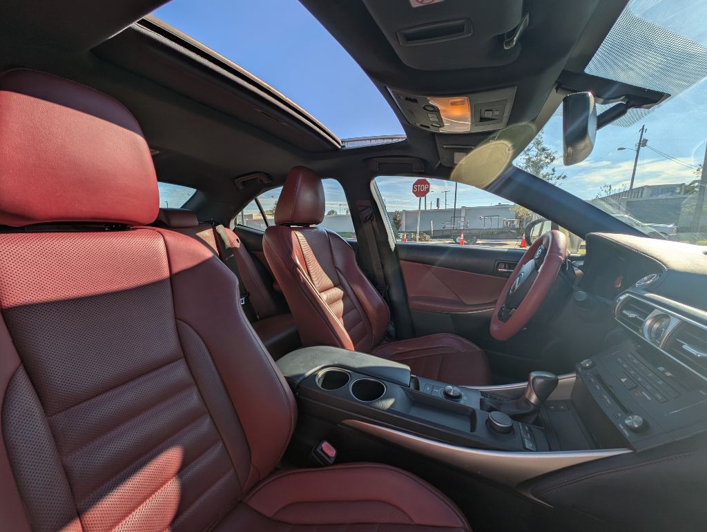 2015 Lexus IS Image 25