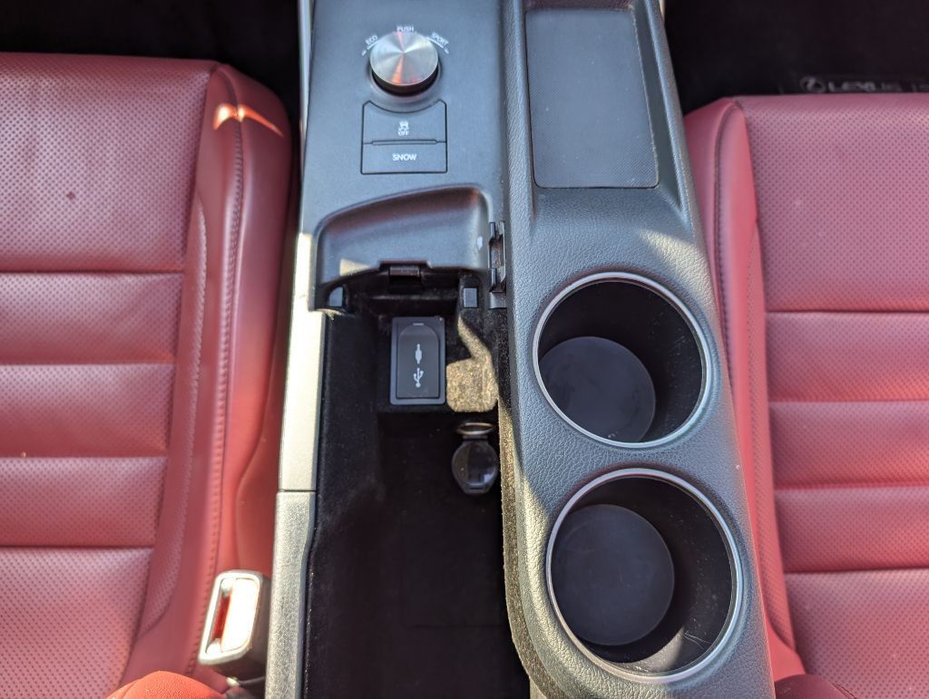 2015 Lexus IS Image 31