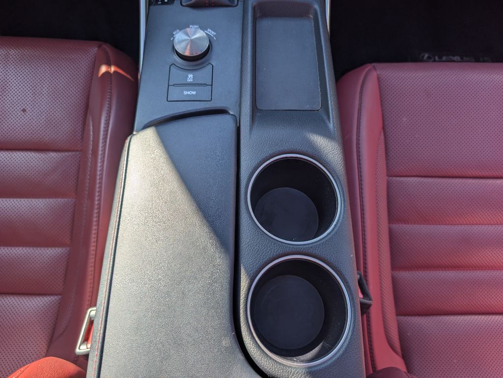 2015 Lexus IS Image 32