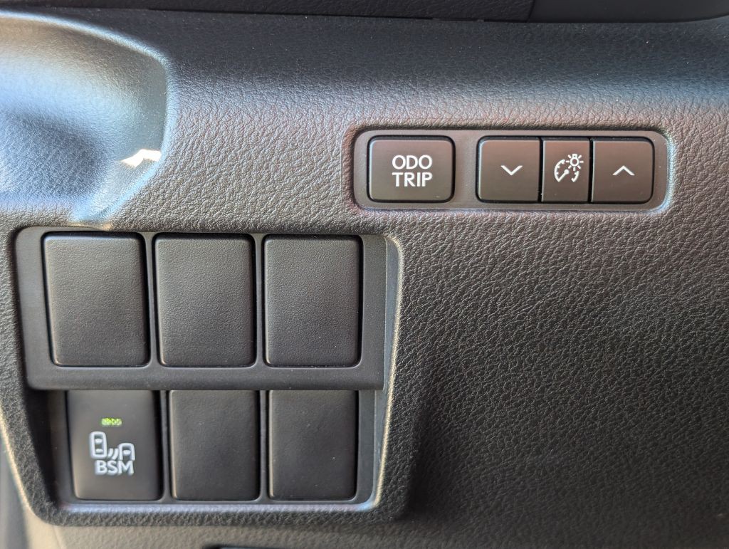 2015 Lexus IS Image 34