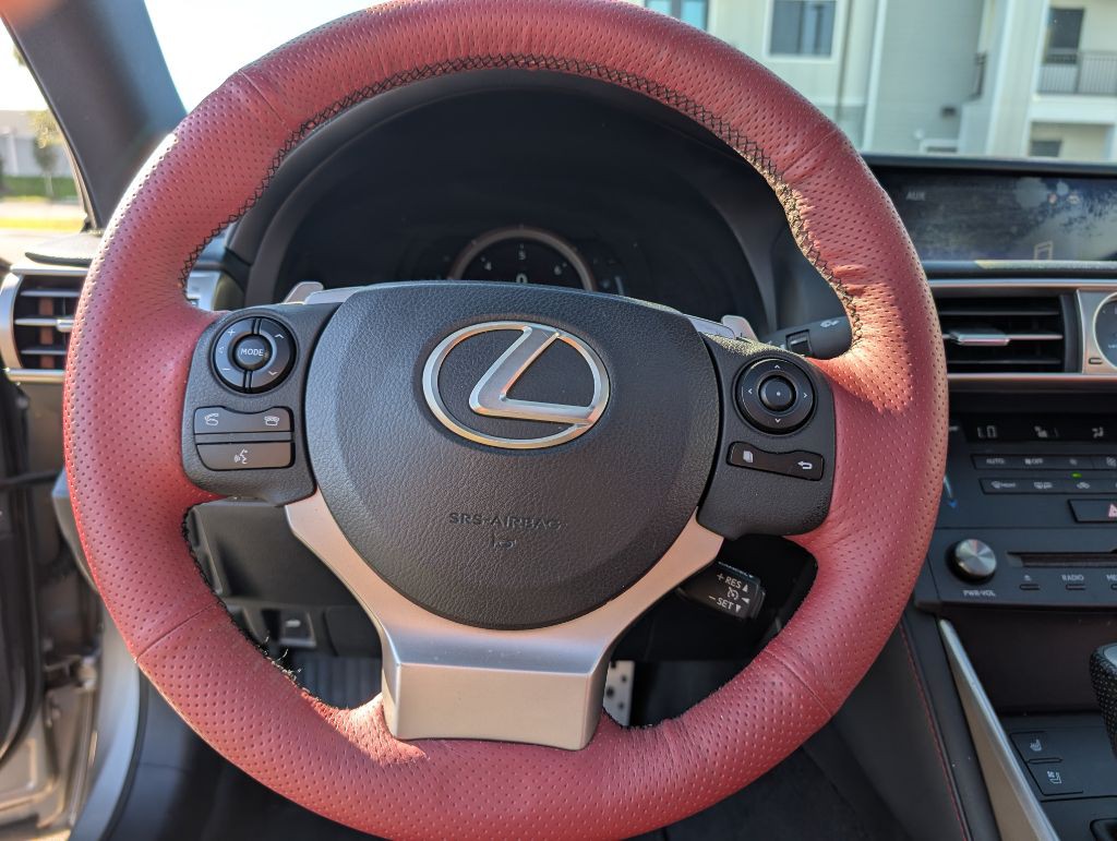 2015 Lexus IS Image 35