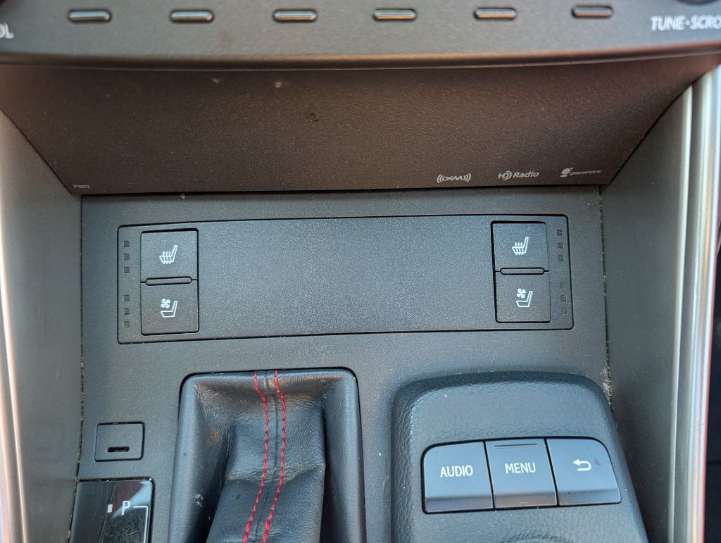 2015 Lexus IS Image 39