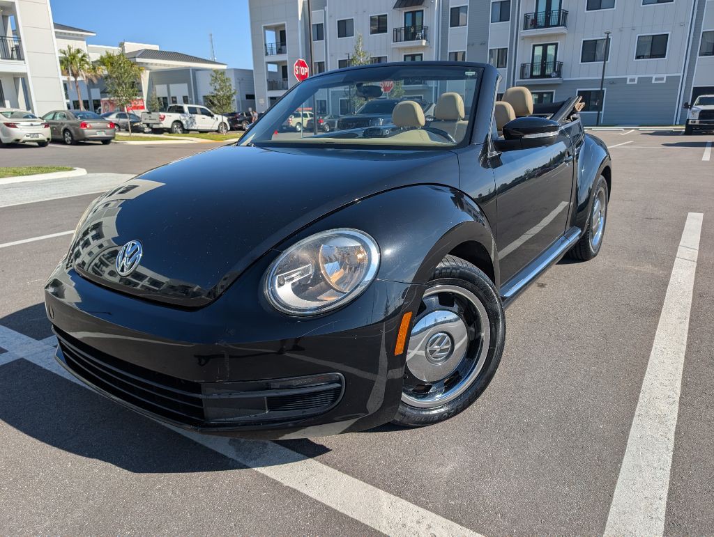 2013 Volkswagen Beetle Image 1