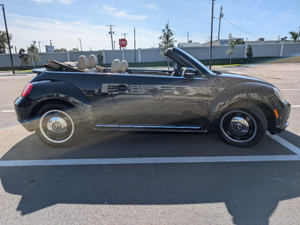 2013 Volkswagen Beetle Image 9