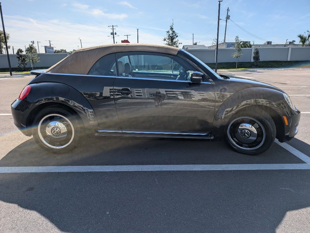 2013 Volkswagen Beetle Image 10