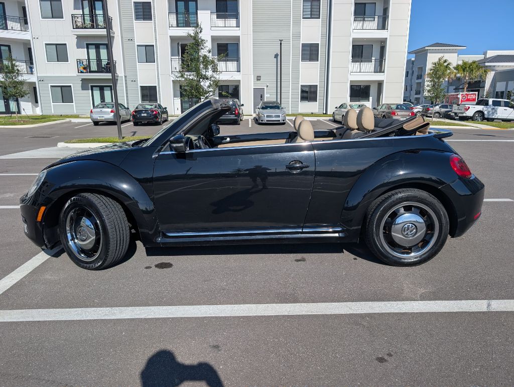 2013 Volkswagen Beetle Image 11