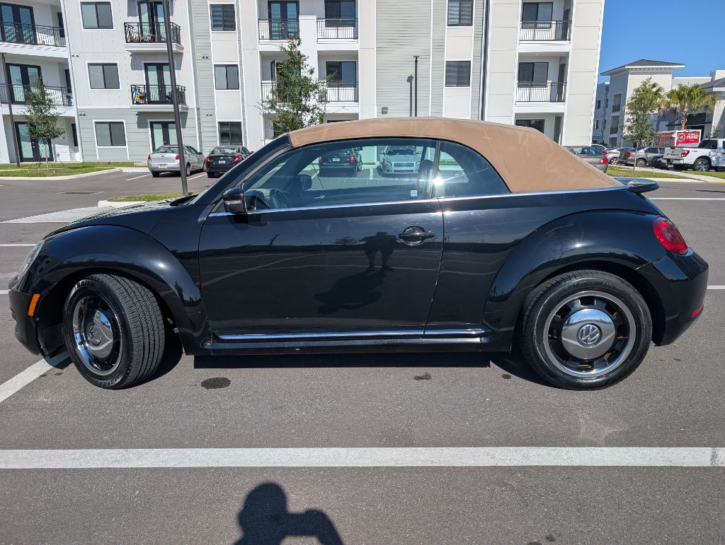 2013 Volkswagen Beetle Image 12