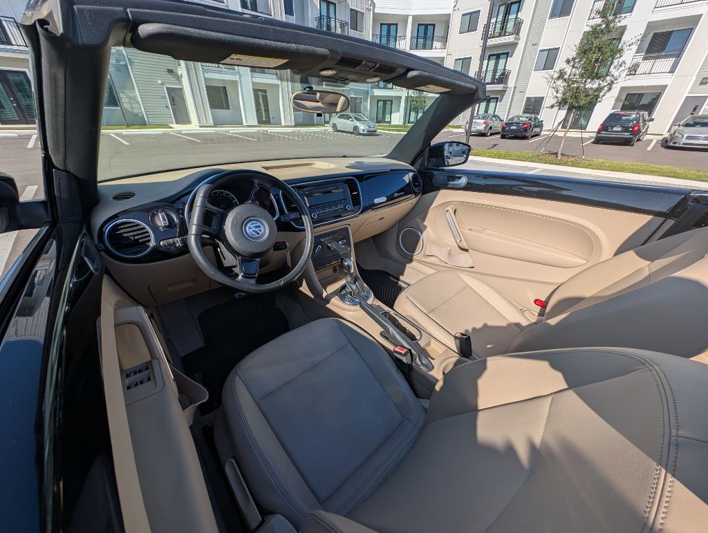 2013 Volkswagen Beetle Image 22