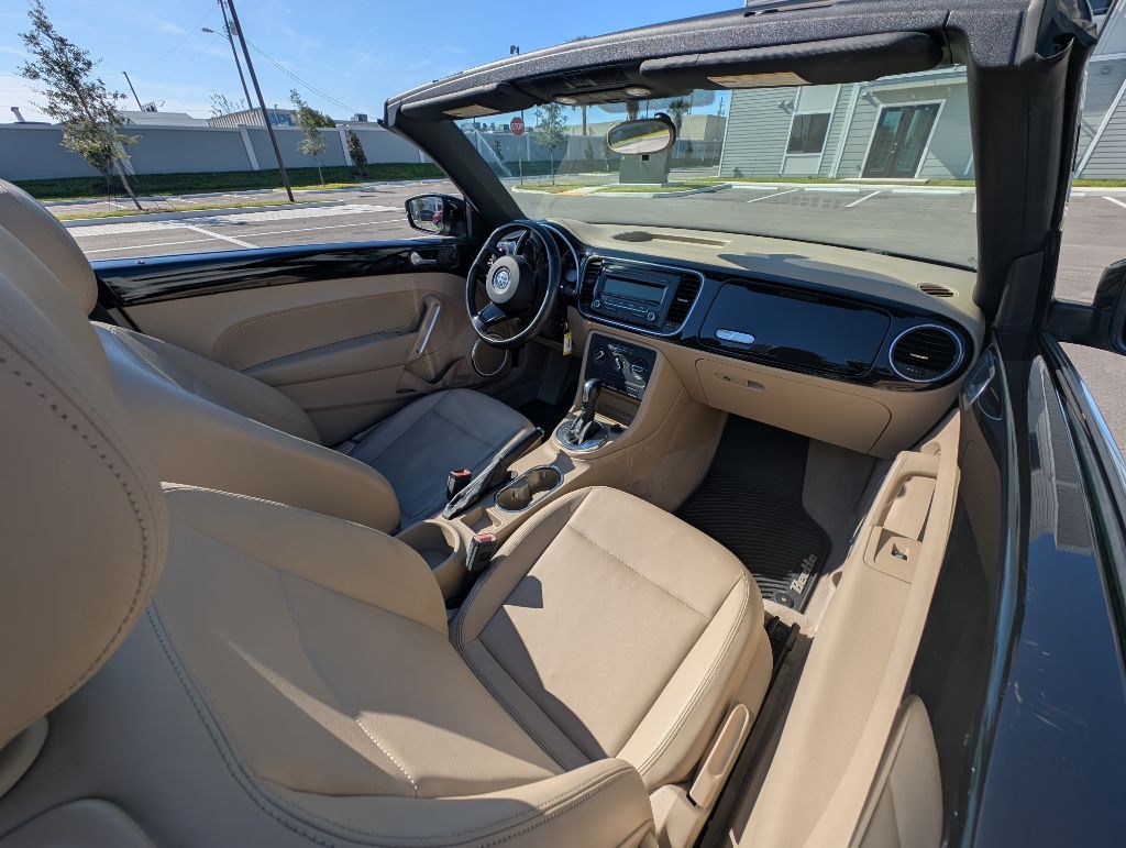 2013 Volkswagen Beetle Image 23