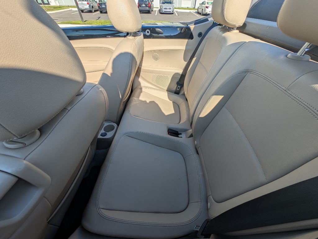 2013 Volkswagen Beetle Image 25